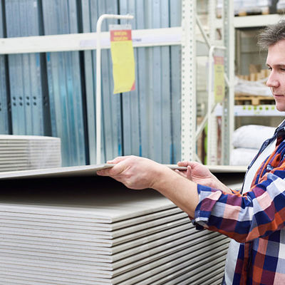 Buen precio Tablero de yeso hecho frente de papel de 1220 x de 2440m m, OEM impermeable del tablero de yeso en línea