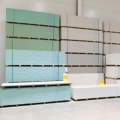 Buen precio tablero de yeso de papel resistente de agua de 12m m decorativo para el techo en línea