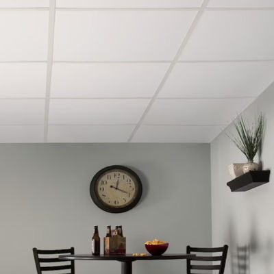 Buen precio teja cuadrada del PVC del yeso del borde de 600m m para la decoración interior del hotel en línea