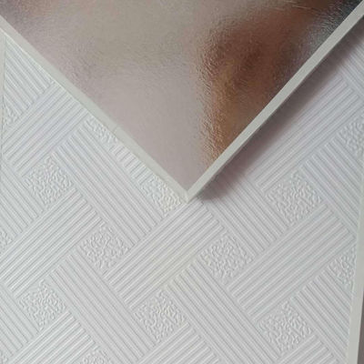 Buen precio Techo de yeso laminado de PVC de alta calidad, resistente al fuego, resistente al agua, decorativo, 600x600mm en línea