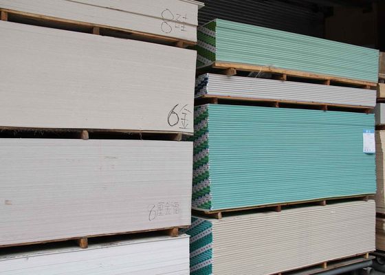 Buen precio Pánel de yeso resistente a la humedad para áreas húmedas de paredes y techos interiores en línea