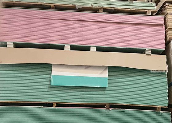 Nuevo estilo Knauf buena planitud tablero de yeso resistente al moho con decoración moderna utilizado para el techo de yeso